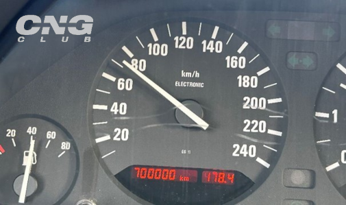700000